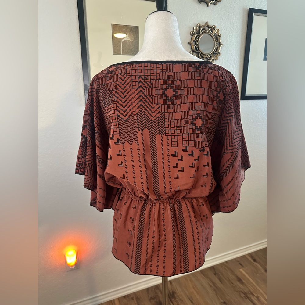 Mind Code Aztec Flare Top ✨🖤✨ - Picture 4 of 6